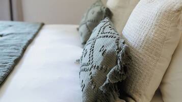 Chambre Double Supérieure, 1 trÚs grand lit, vue piscine