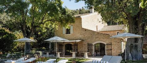 Alberca al aire libre por temporada