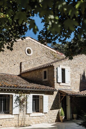 Bagian depan properti