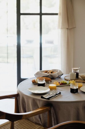 Free daily buffet breakfast