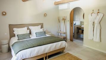 Superior Double Room, 1 King Bed, Pool View | Free WiFi