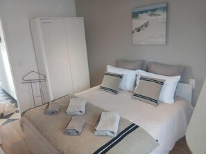 4 chambres, fer et planche à repasser, accès Internet