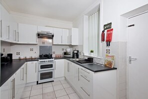 Private kitchen - Comfortable Room in Shared House (Liverpool)