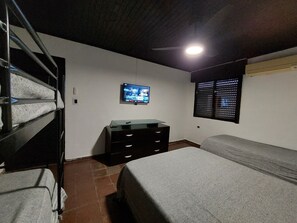 3 habitaciones, tabla de planchar con plancha y wifi gratis 