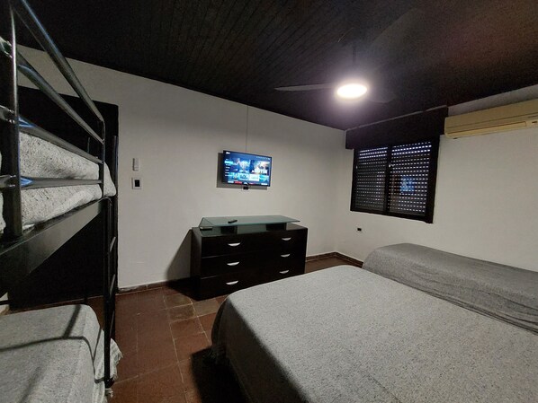 3 habitaciones, tabla de planchar con plancha y wifi gratis 