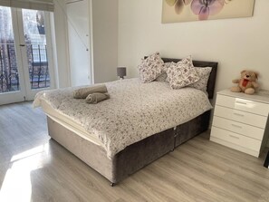 2 chambres, fer et planche à repasser, Wi-Fi, draps fournis