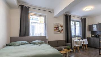 1 bedroom, desk, iron/ironing board, WiFi