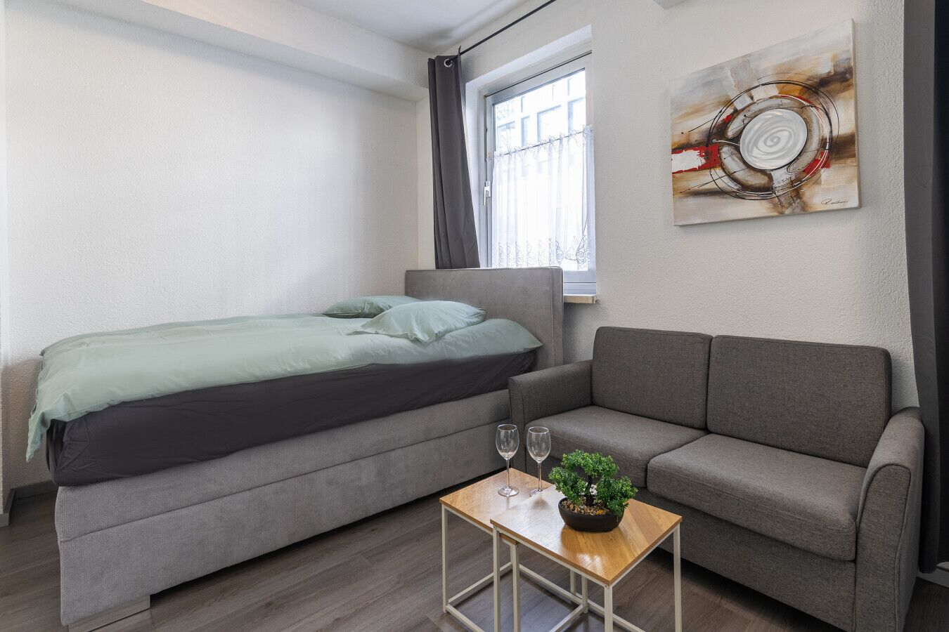 1 bedroom, desk, iron/ironing board, WiFi