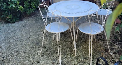 Le Séchoir d'Alice: Holiday Home with Private Terrace, Garden & Wi-Fi