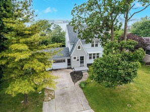 Exterior - Riverside getaway (St clair)