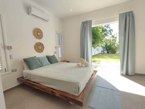 4 bedrooms, in-room safe, desk, iron/ironing board
