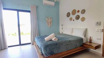 4 bedrooms, in-room safe, desk, iron/ironing board