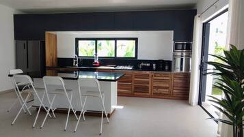 Coffee/tea maker, fridge, microwave, oven