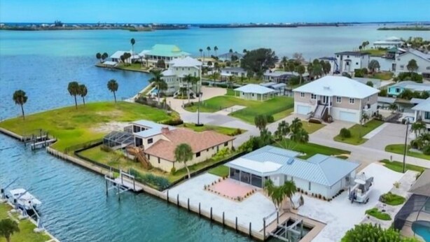 Unclassified image, 1 of 32, button - Experience waterfront vacation  living (Englewood)