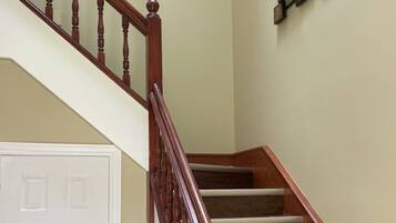 Deluxe-Haus, Balkon, Stadtblick | Wohnbereich