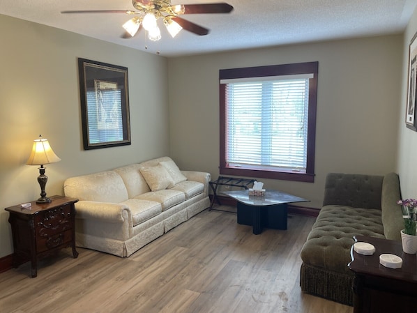 Deluxe House, Balcony, City View | Living area