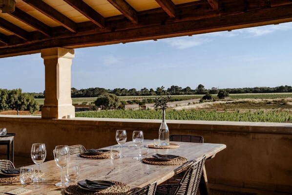 Outdoor dining