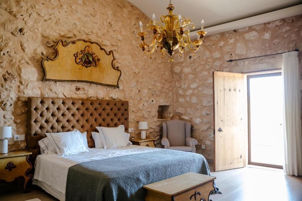 7 عدّة غرف نوم ومكواة/لوح كي وواي فاي وملاءات أسرّة