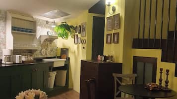 House, 1 Bedroom, Accessible, Smoking | Dining room