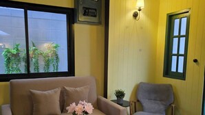 Unclassified image, 3 of 46, button - Homey Home UP Themed Near MRT Samyot (Bangkok)