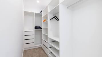 House, 4 Bedrooms, Garden View | Interior