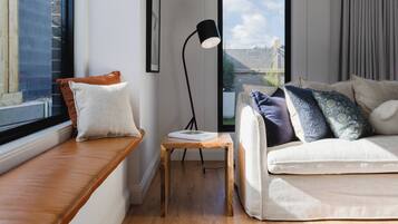 ํ์ฐ์ค, ์นจ์ค 4๊ฐ, ์ ์ ์ ๋ง | ๊ฑฐ์ค | ์ฑ