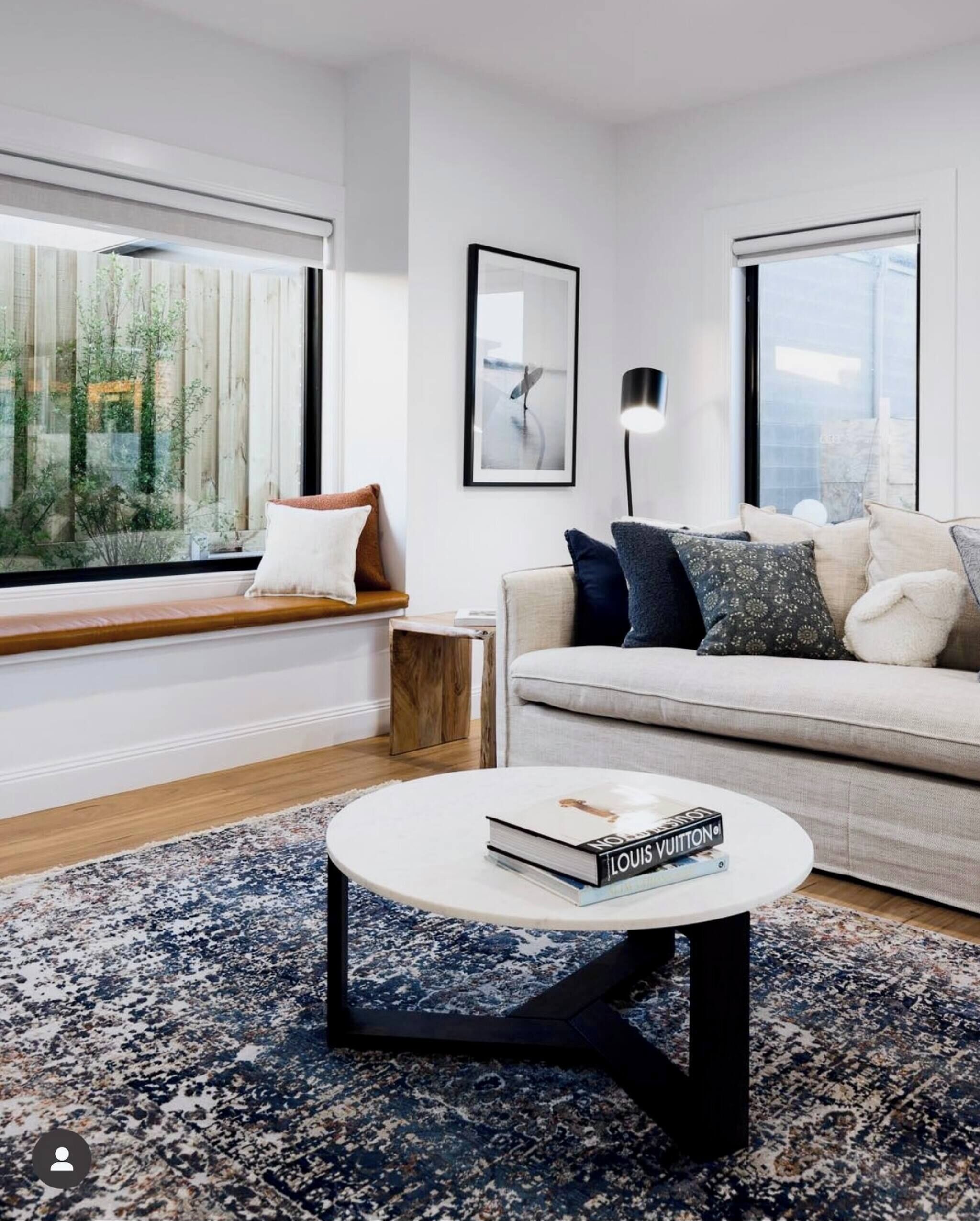 House, 4 Bedrooms, Garden View | Living area | Flat-screen TV, books