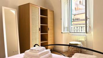 BĂŒgeleisen/BĂŒgelbrett, WLAN, BettwĂ€sche