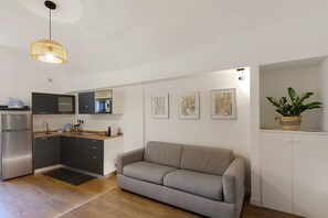 TV - Apartment 'Da I Ciarui Casa Vacanze' with Wi-Fi (Dolceacqua)