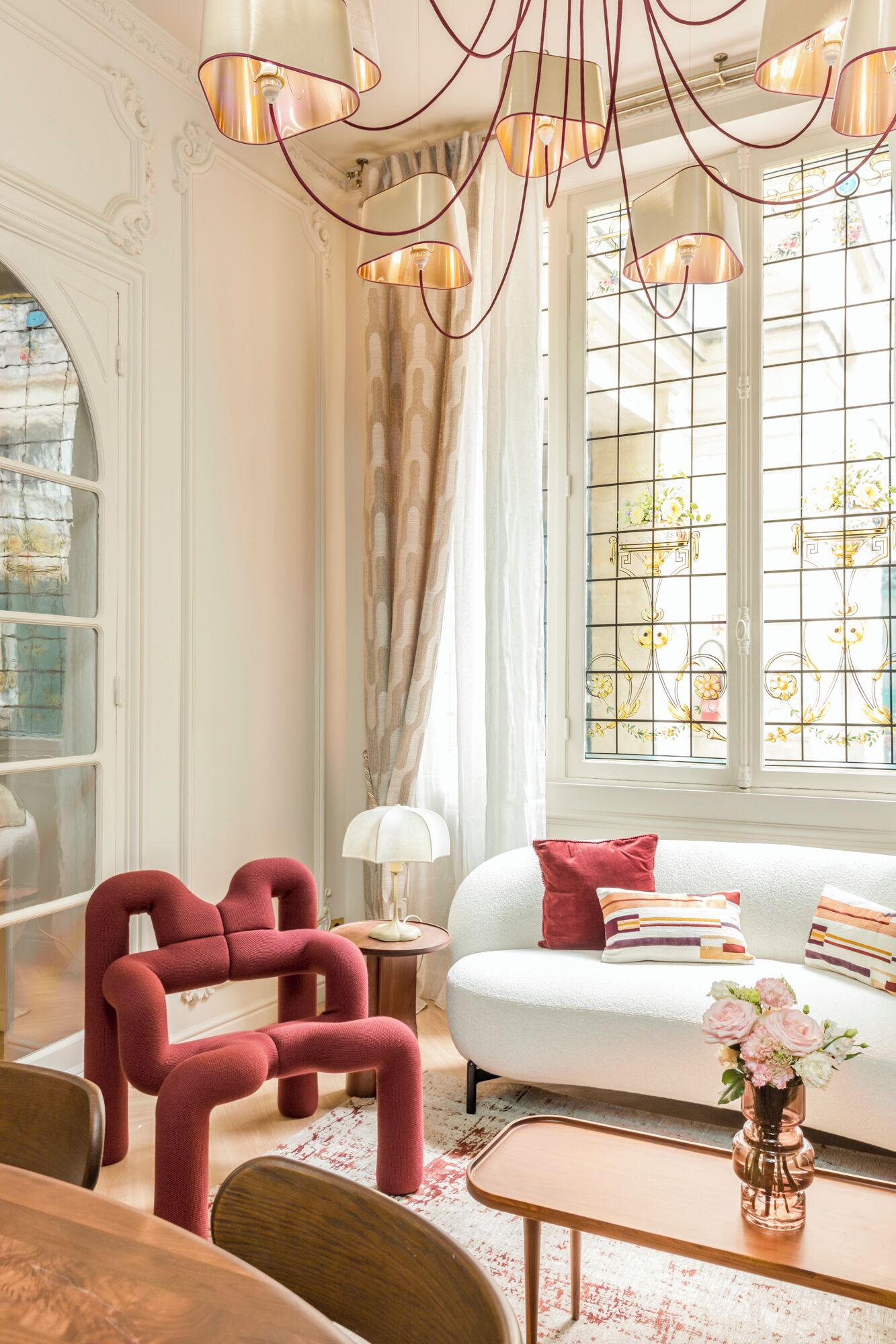 Apartment, Blick auf den Innenhof | Wohnbereich | 43-Zoll-Smart-TV mit Kabelempfang, Netflix, Streaming-Dienste