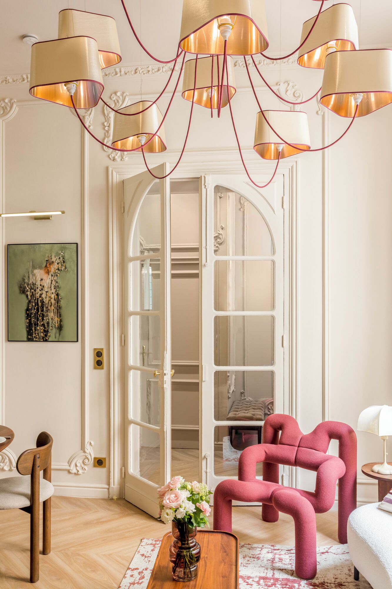 Apartment, Blick auf den Innenhof | Wohnbereich | 43-Zoll-Smart-TV mit Kabelempfang, Netflix, Streaming-Dienste