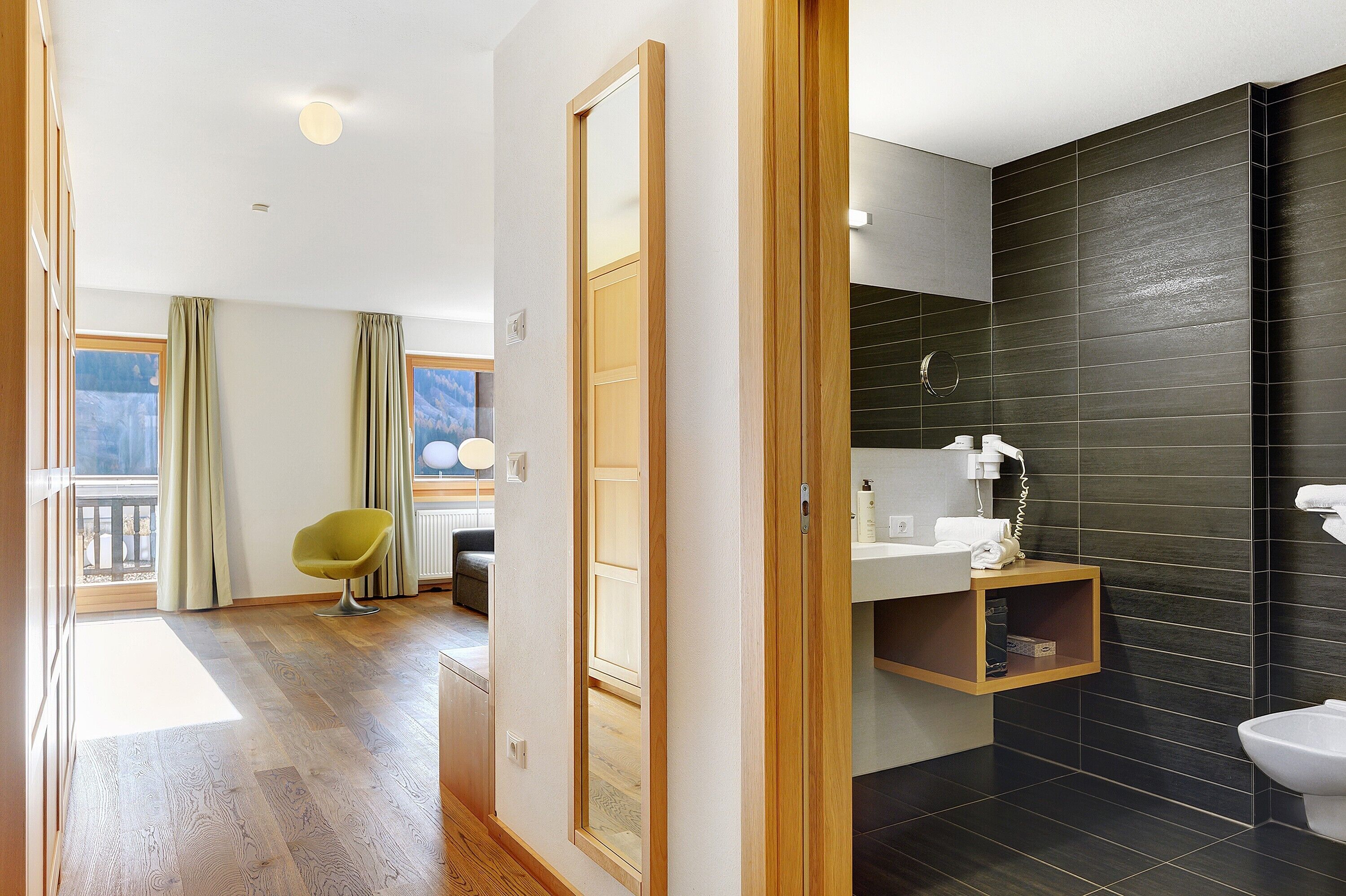 Dusch, hårtork och handdukar