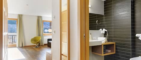 Suihku, hiustenkuivaaja, pyyhkeet