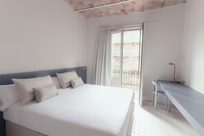 3 soverom, strykejern/-brett, internettilgang og sengetøy