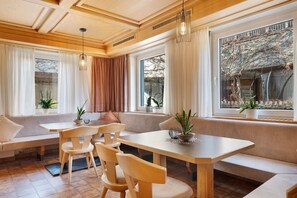 Dining - Room 'Hotel Schweigl Superior Dz 204' with Mountain View, Shared Pool and Wi-Fi (Ultimo)