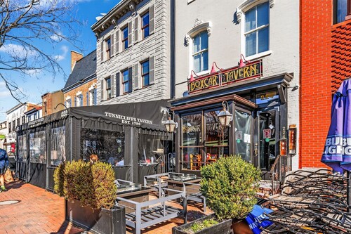 Capitol Hill- 3-BR TH Sleeps 6 - 2 Blocks Eastern Market – Free Parking