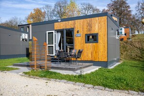 Exterior - Holiday Home 'Tiny-Haus Nr 15' with Mountain View, Wi-Fi and Air Conditioning (Untergriesbach)