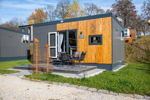Exterior - Holiday Home 'Tiny-Haus Nr 15' with Mountain View, Wi-Fi and Air Conditioning (Untergriesbach)
