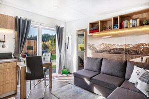 TV - Holiday Home 'Tiny-Haus Nr 15' with Mountain View, Wi-Fi and Air Conditioning (Untergriesbach)