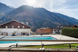 Pool - Room 'Kreativ Hotel Schweigl Dz 101' with Mountain View, Shared Pool and Wi-Fi (Ultimo)