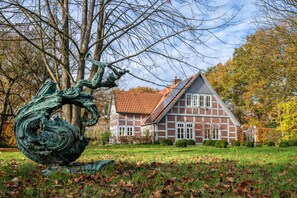 Exterior - Country House: Garden, Fireplace & Sauna (Hude)