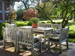 Outdoor dining - Country House: Garden, Fireplace & Sauna (Hude)