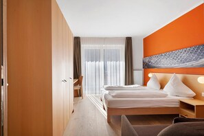 1 bedroom, WiFi, bed sheets - Room 'Kreativ Hotel Schweigl Dz 102' with Mountain View, Shared Pool and Wi-Fi (Ultimo)