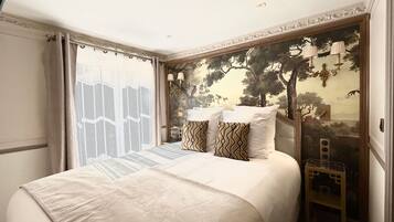 Apartment, Blick auf den Innenhof | Allergikerbettwaren, Pillowtop-Betten, Zimmersafe, individuell dekoriert