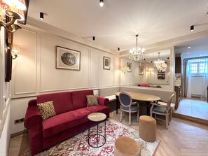 Interior - Merveil Luxury Suite - Eiffel Bourgogne (Paris)