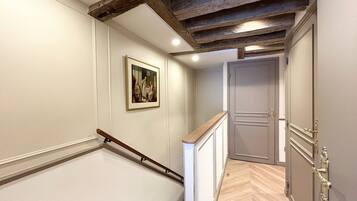 Handrails in hallways