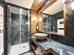 Apartment, Courtyard View | Bathroom - Merveil Luxury Suite - Eiffel Bourgogne (Paris)