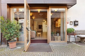 Exterior detail - Room 'Kreativ Hotel Schweigl Dz 107' with Mountain View, Shared Pool and Wi-Fi (Ultimo)