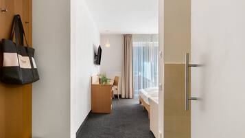 WiFi, bed sheets, wheelchair access