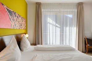 1 bedroom, WiFi, bed sheets - Room 'Kreativ Hotel Schweigl Dz 114' with Mountain View, Shared Pool and Wi-Fi (Ultimo)